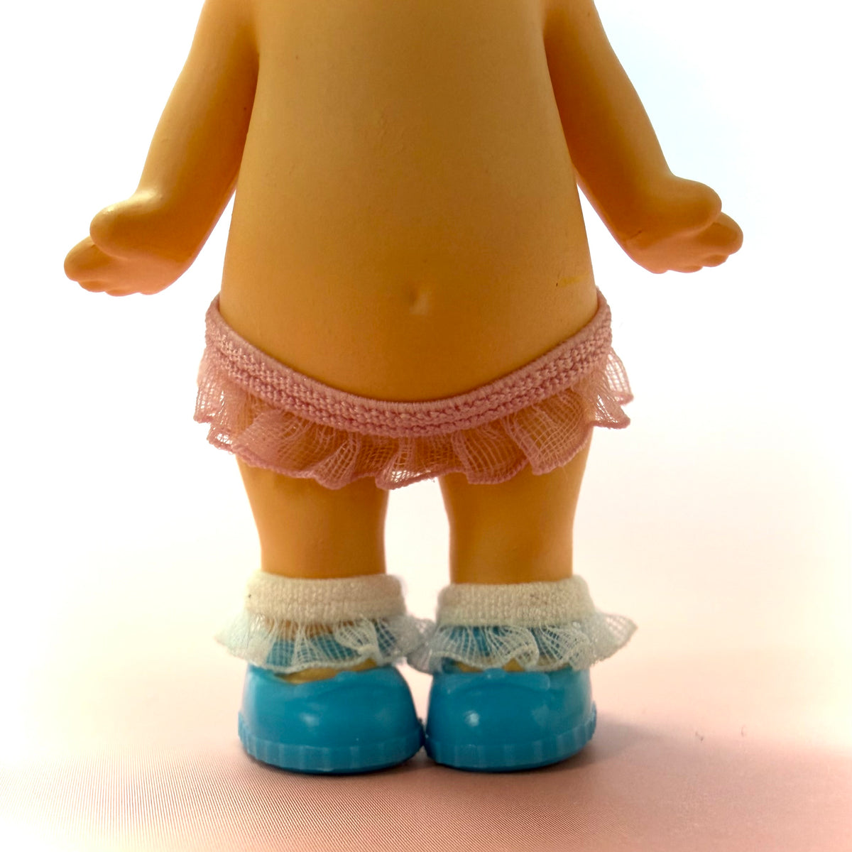 Ruffle socks and 1x pair of shoes